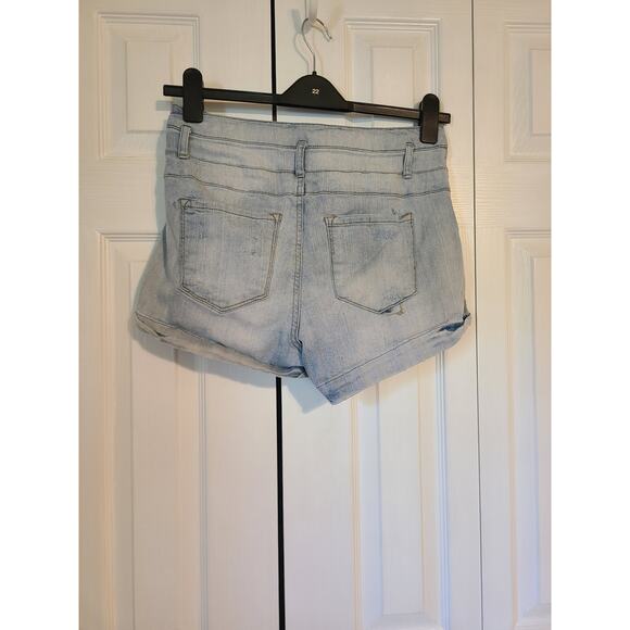 Refuge size 10 women's lightwash distressed cuffed shorts - Picture 2 of 7